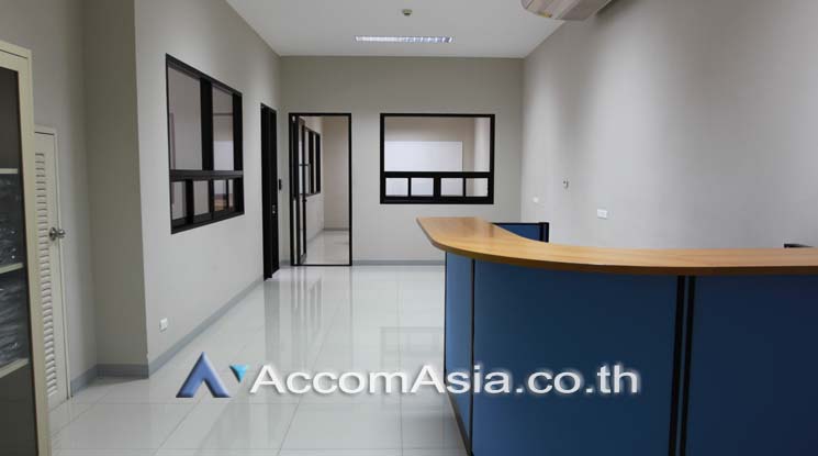  1  Studio Office Space For Rent in Sukhumvit ,Bangkok BTS Ekkamai at Compomax Building AA18841
